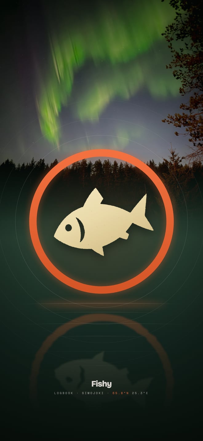 Aurora wallpaper: the Fishy ring in front of a treeline under the northern lights on the Simojoki